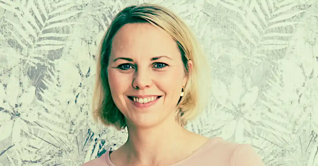 Kendra Wächter ist staatlich anerkannte Erzieherin und absolvierte ihre Ausbildung am Maria Stemme Berufskolleg Bielefeld. Sie studierte Pädagogik an der Universität Bielefeld und ist zudem ausgebildete systemische Familienberaterin