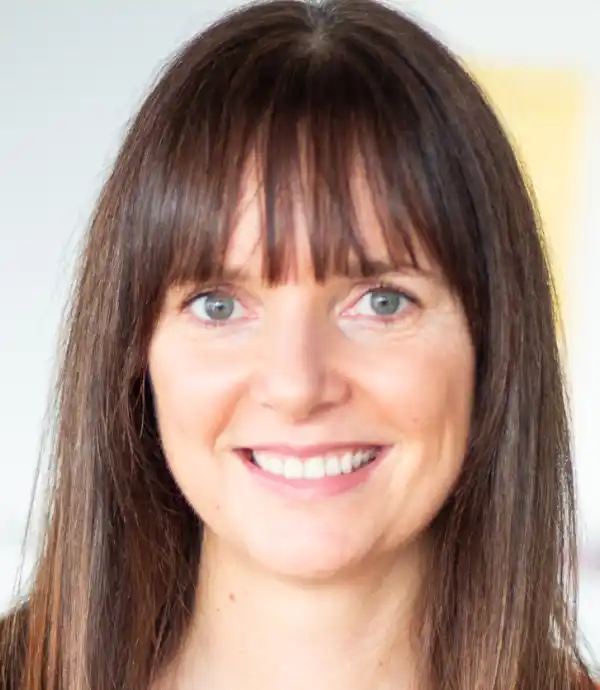 Anna-Lena Kaufmann ist approbierte Kinder- und Jugendlichenpsychotherapeutin mit Schwerpunkt auf tiefenpsychologisch fundierter Therapie.